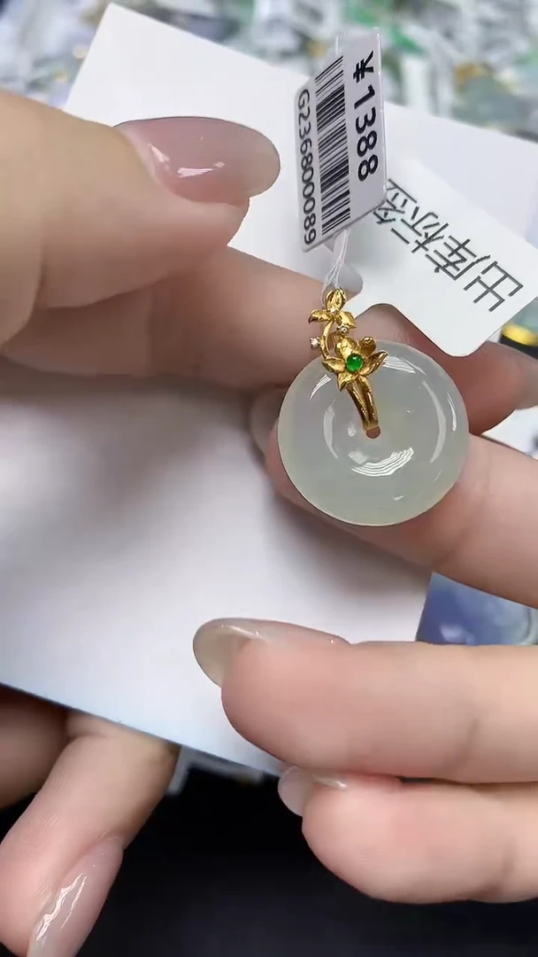 翡翠18K金镶嵌颈饰天然缅甸翡翠A货