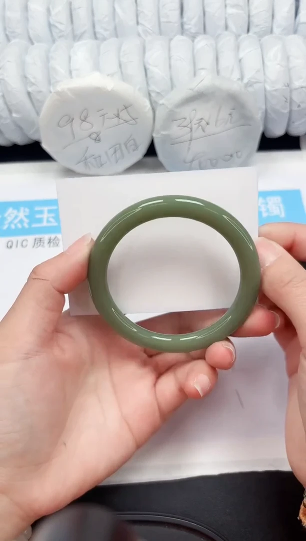 【闪购商品】石英质玉手镯未镶嵌157-60.8