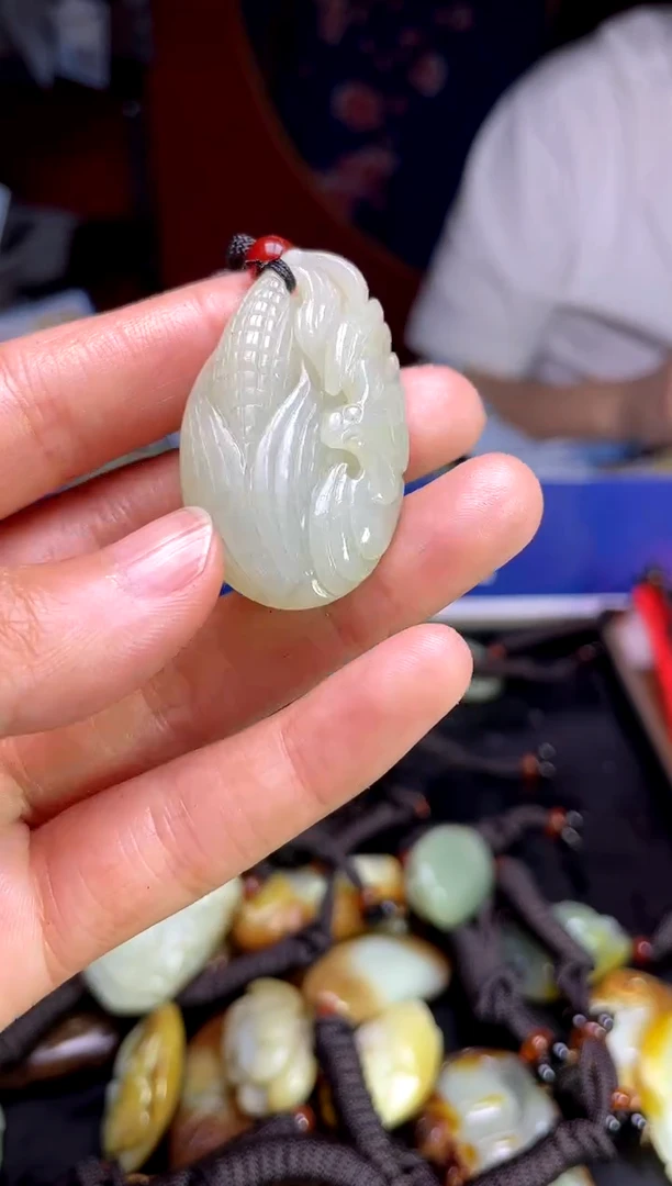 和田玉未镶嵌颈饰1