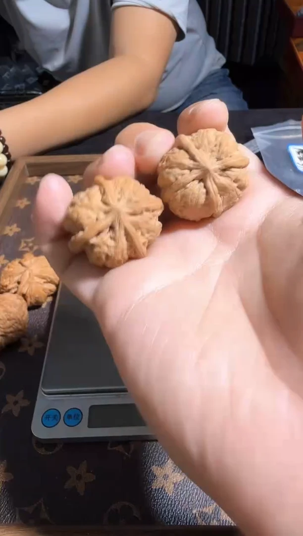 把件核桃雨花石四棱