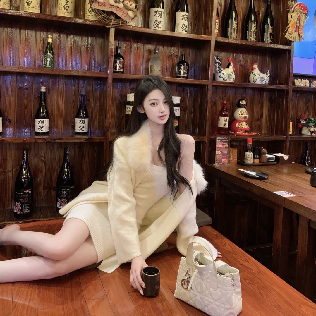 纯欲气质时尚套装裙女秋冬新款针织毛领开衫女性感抹胸裙子两件套