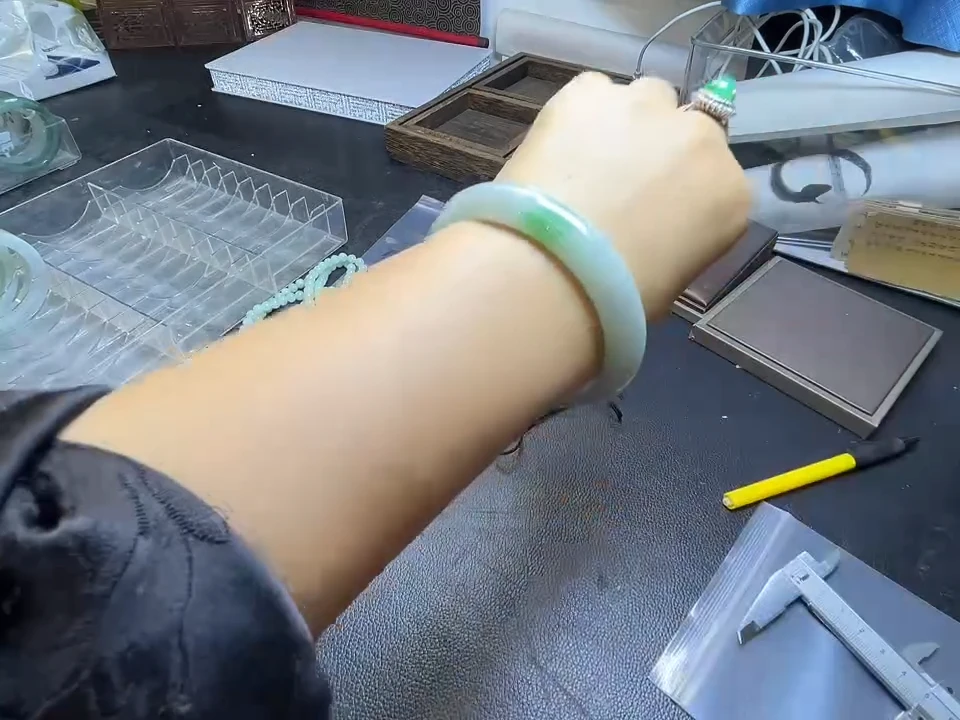 未镶嵌手镯翡翠翡翠手镯