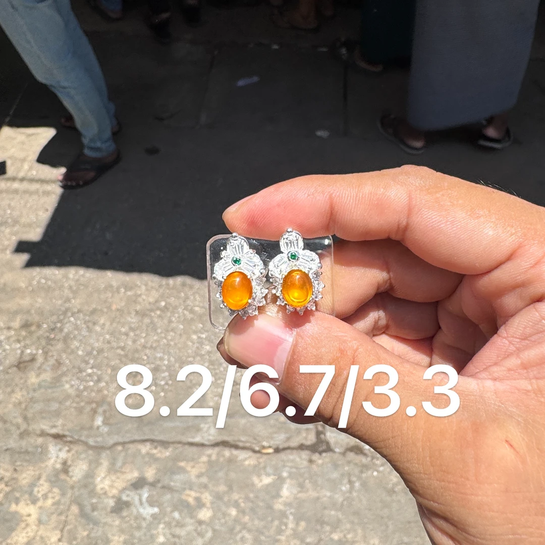 0615(小哪吒在源头)玻璃种翡翠炸光黄翡耳钉干净杠味荧光足M80