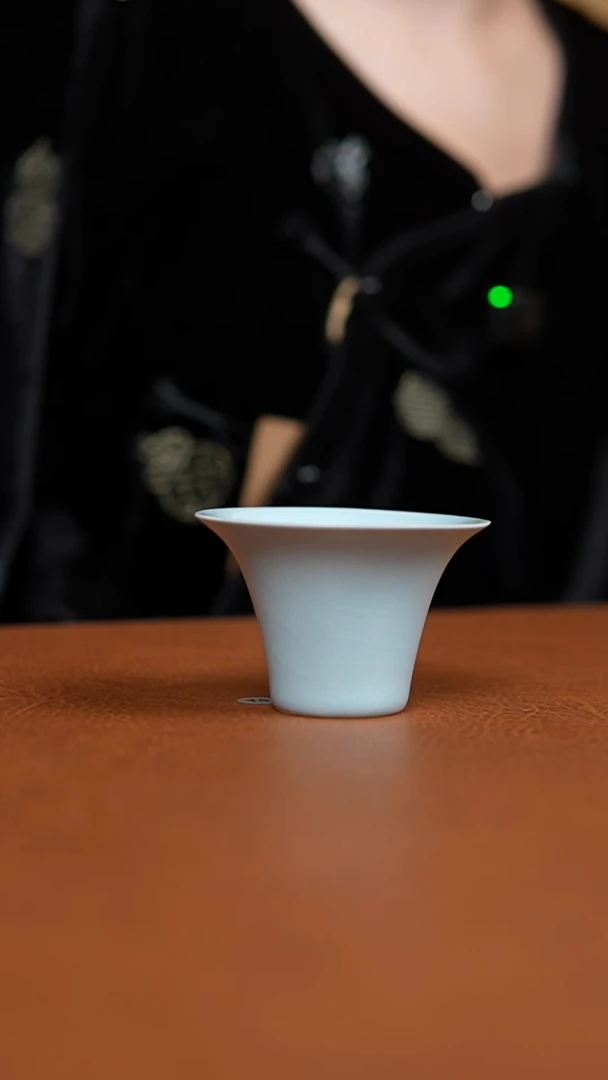 瓷片仿古月白精工马蹄杯