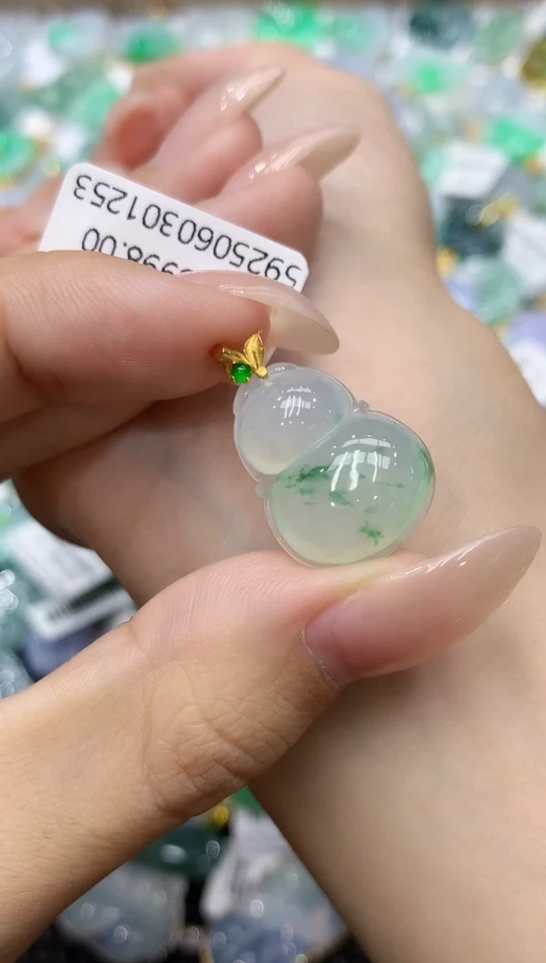 颈饰18K金镶嵌翡翠111111111111