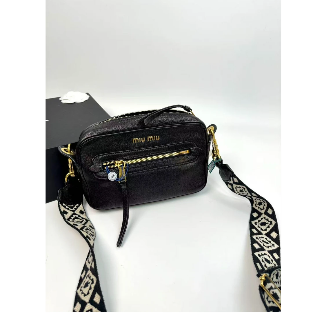 95新 MIU MIU/缪缪 【小考拉】miumiu 黑金相机斜挎包
