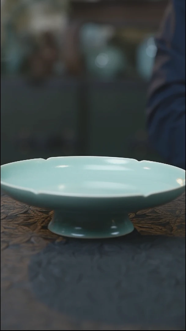 汝瓷 （拾汝）（天青）高足葵口盘