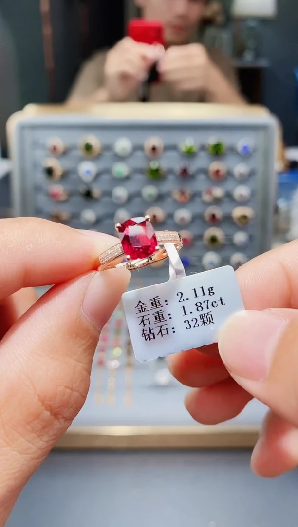 18K金镶嵌戒指碧玺1.87.