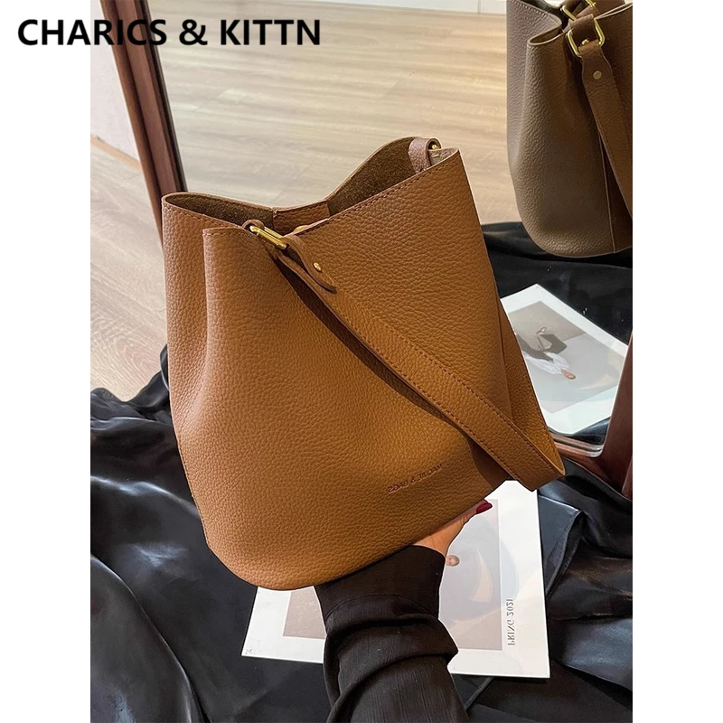 CHARICS&KITTN包包女2025新款真皮通勤水桶包单肩腋下女士斜挎包