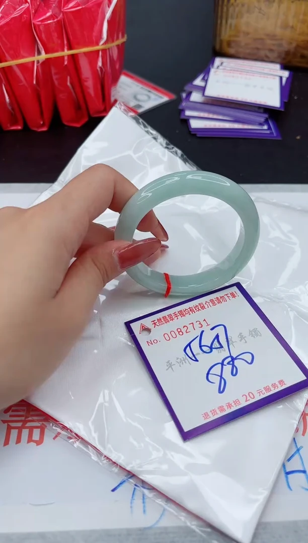 翡翠手镯未镶嵌1