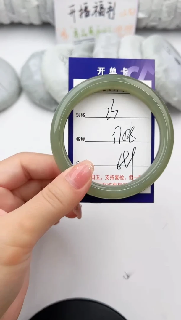 和田玉手镯未镶嵌33颜色微差无瑕疵