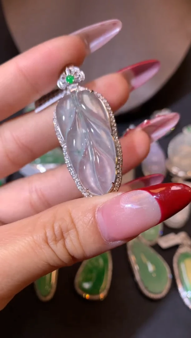【闪购商品】翡翠吊坠(不含链)18K金镶嵌吊坠