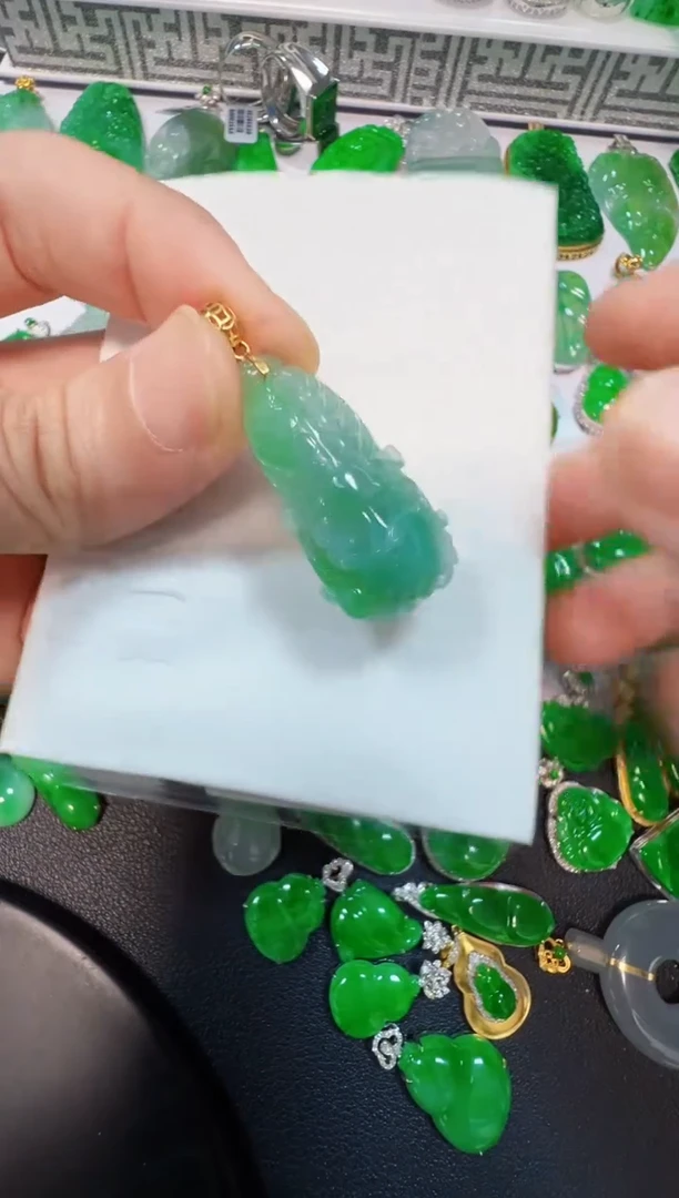 翡翠18K金镶嵌吊坠(不含链)498