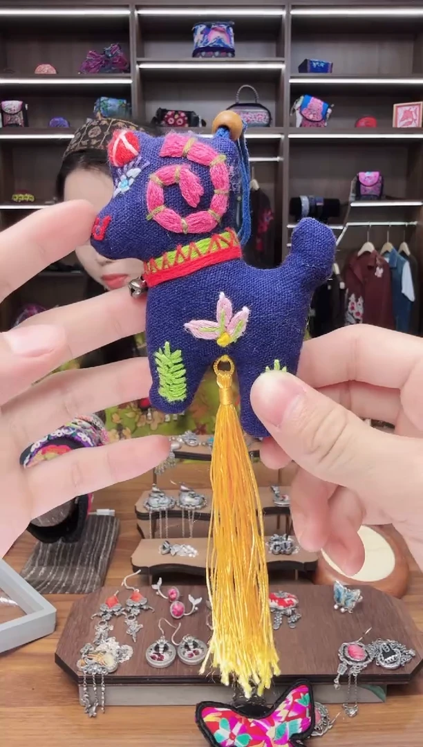 织绣109蒙阿苏苗绣传承店