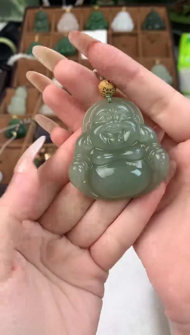 颈饰未镶嵌和田玉吊坠