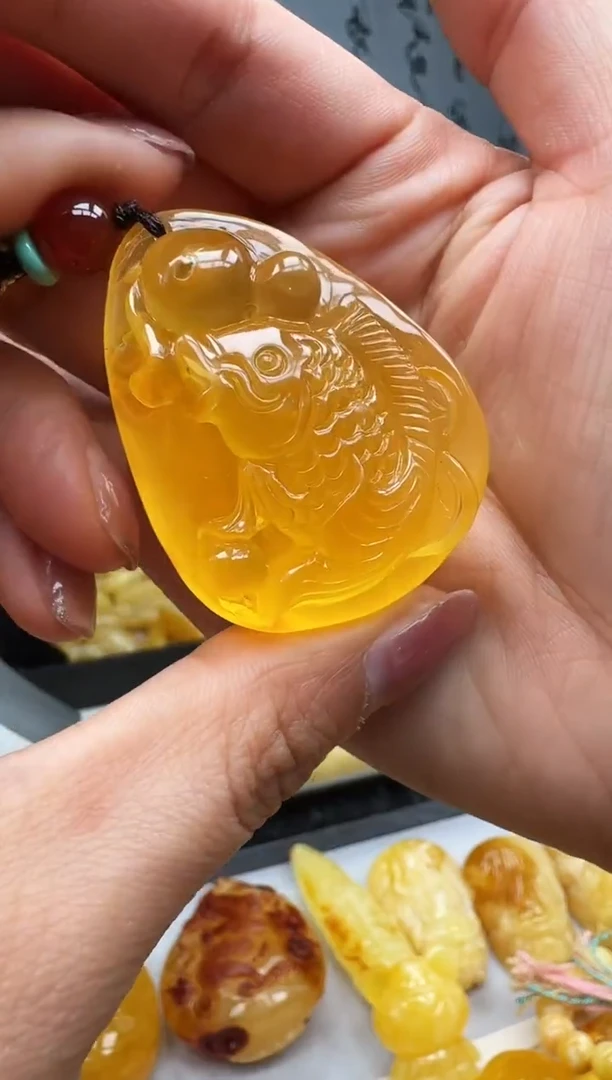 【闪购商品】琥珀裸石未镶嵌挂坠