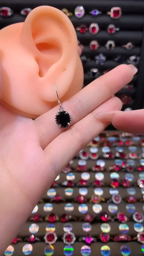 【闪购商品】蓝宝石耳饰银S925镶嵌7.9银色