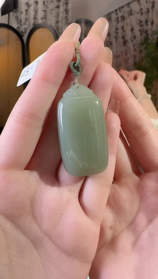 和田玉未镶嵌颈饰无事牌