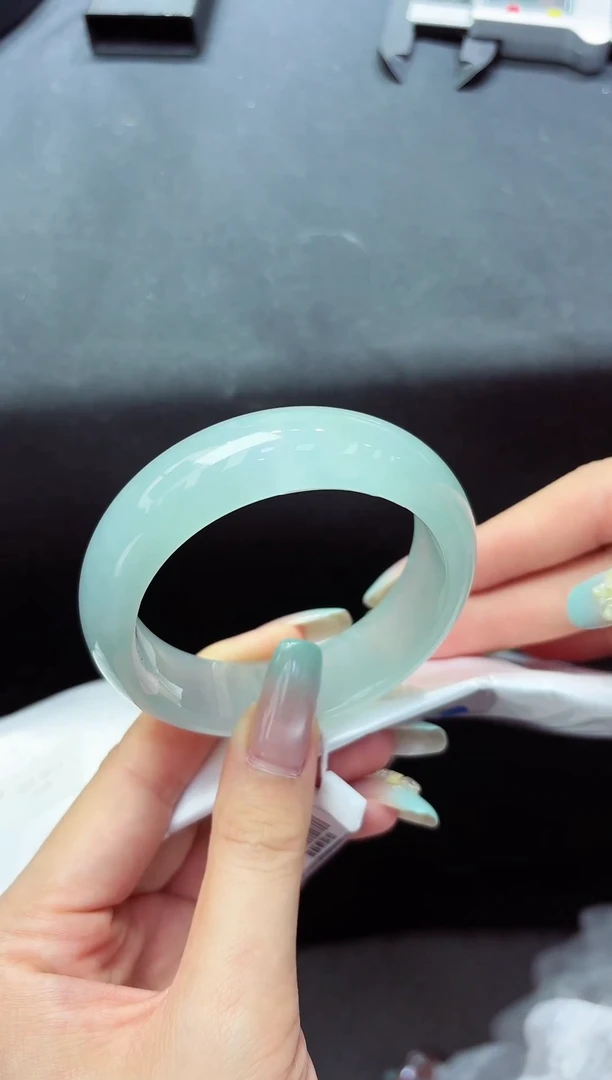 翡翠手镯未镶嵌59-60正111定金2w全款28.8w