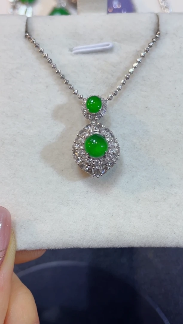 吊坠(不含链)18K金镶嵌翡翠团购61