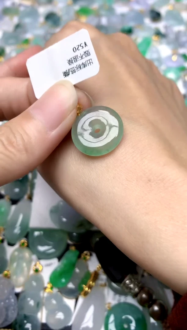 颈饰18K金镶嵌翡翠天然A货翡翠