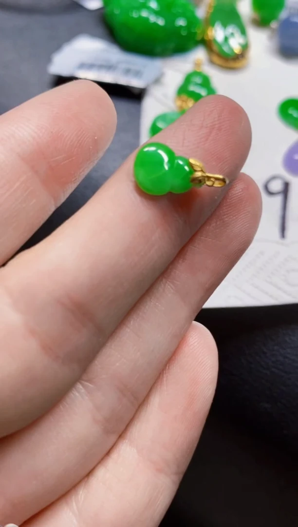 颈饰18K金镶嵌翡翠1111