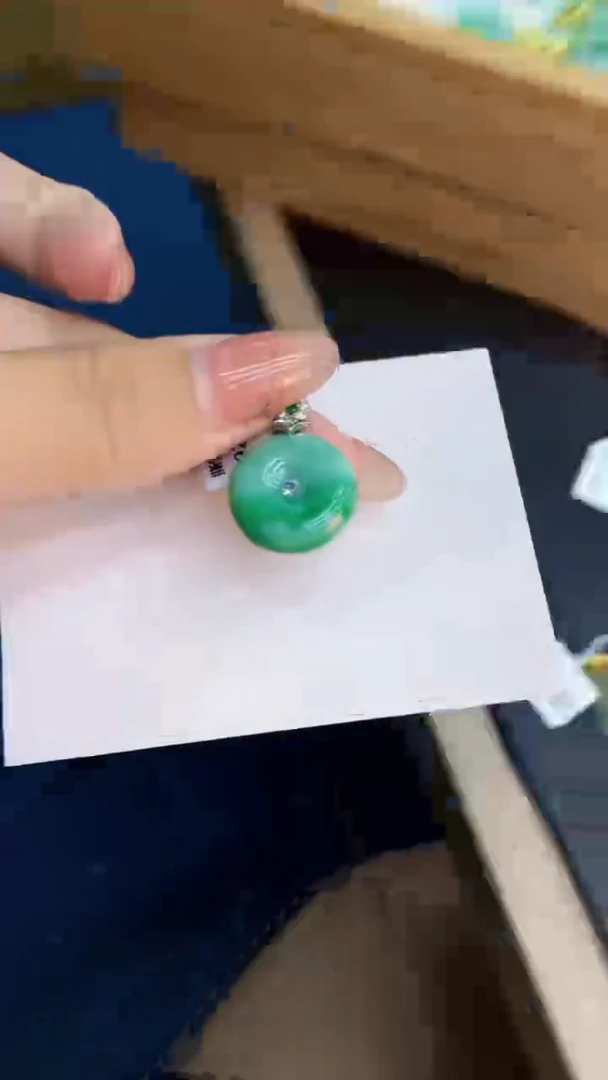 翡翠未镶嵌吊坠(不含链)1