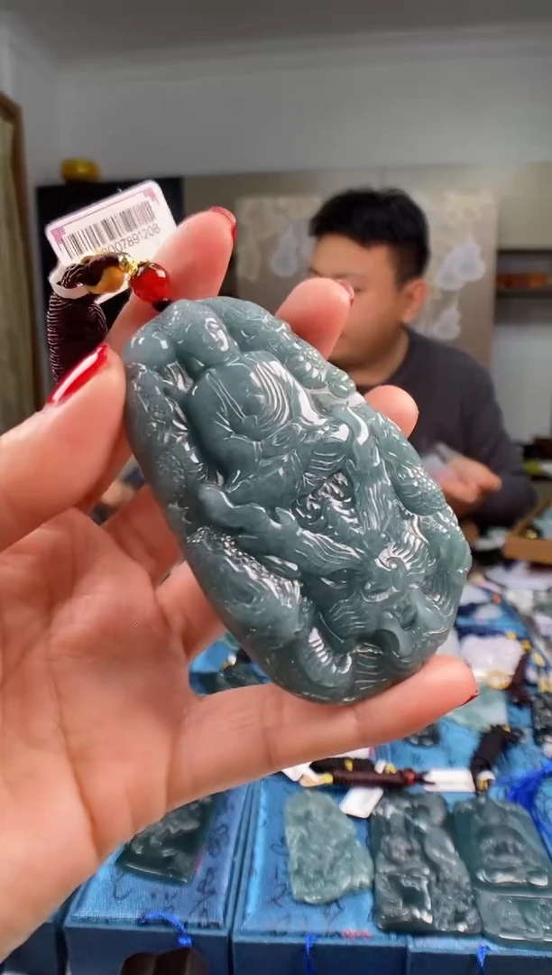 颈饰未镶嵌翡翠 多样性发其一