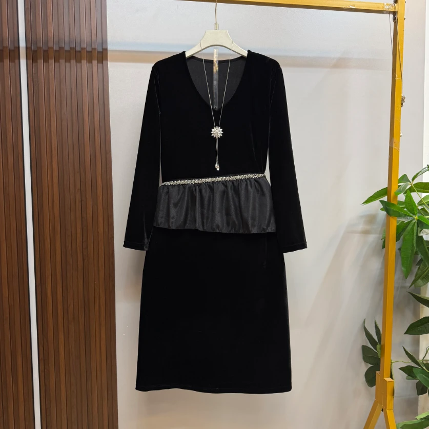 新款大码女装时尚气质V领钻条设计丝绒显瘦连衣裙