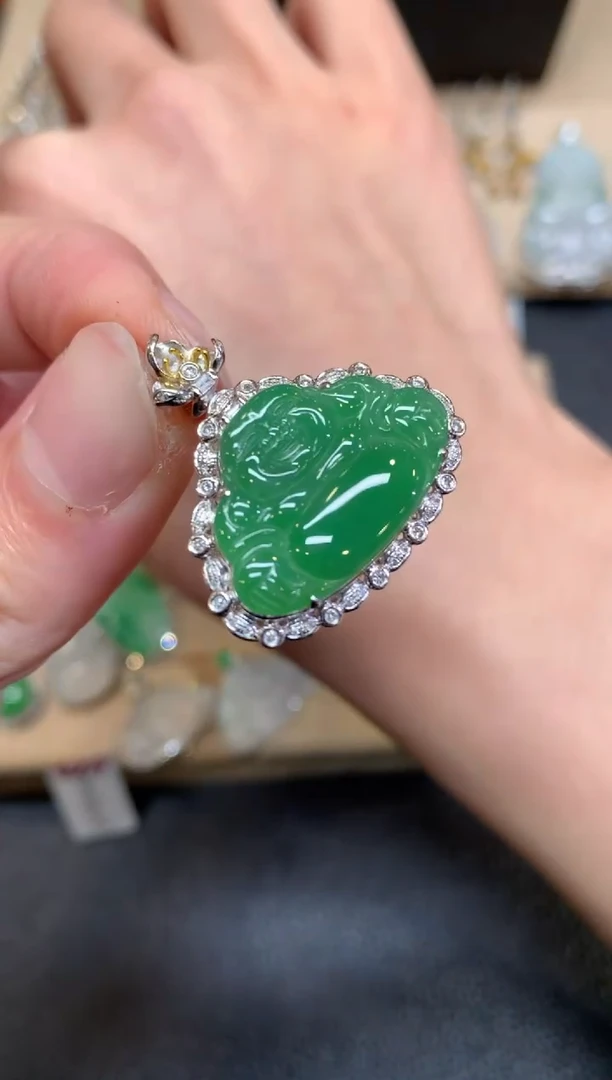 【闪购商品】翡翠颈饰18K金镶嵌佛公【无服务费】