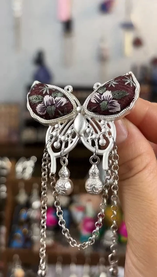 织绣彩云南阁非遗老绣饰品015