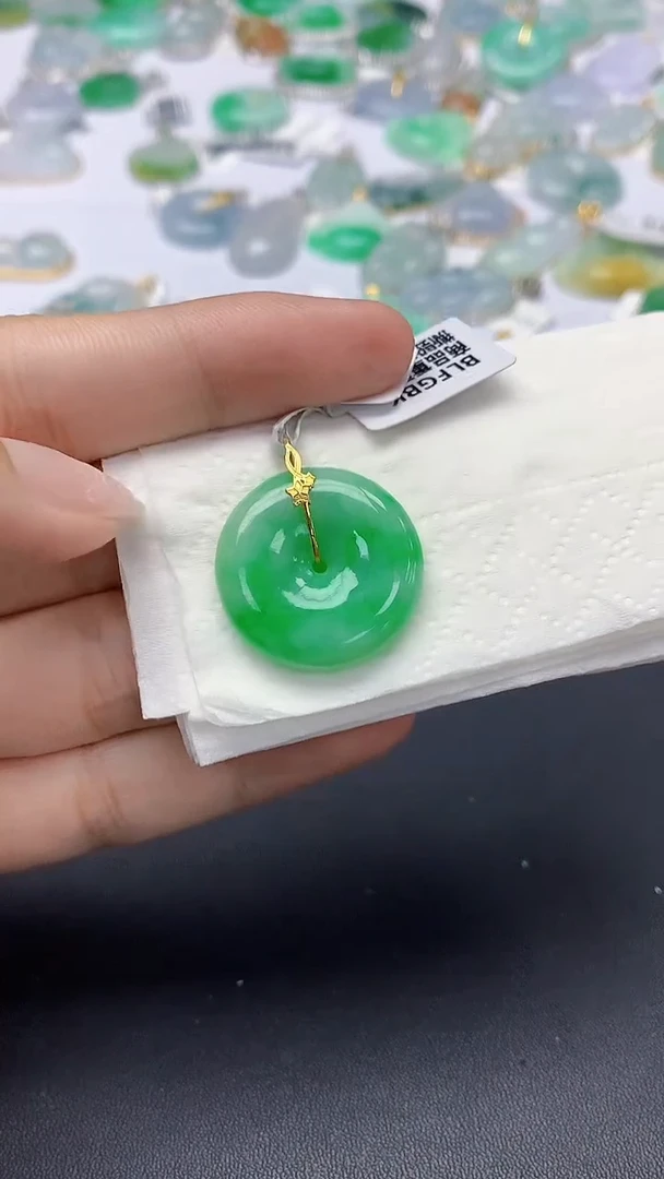 翡翠18K金镶嵌颈饰天然缅甸a货翡翠