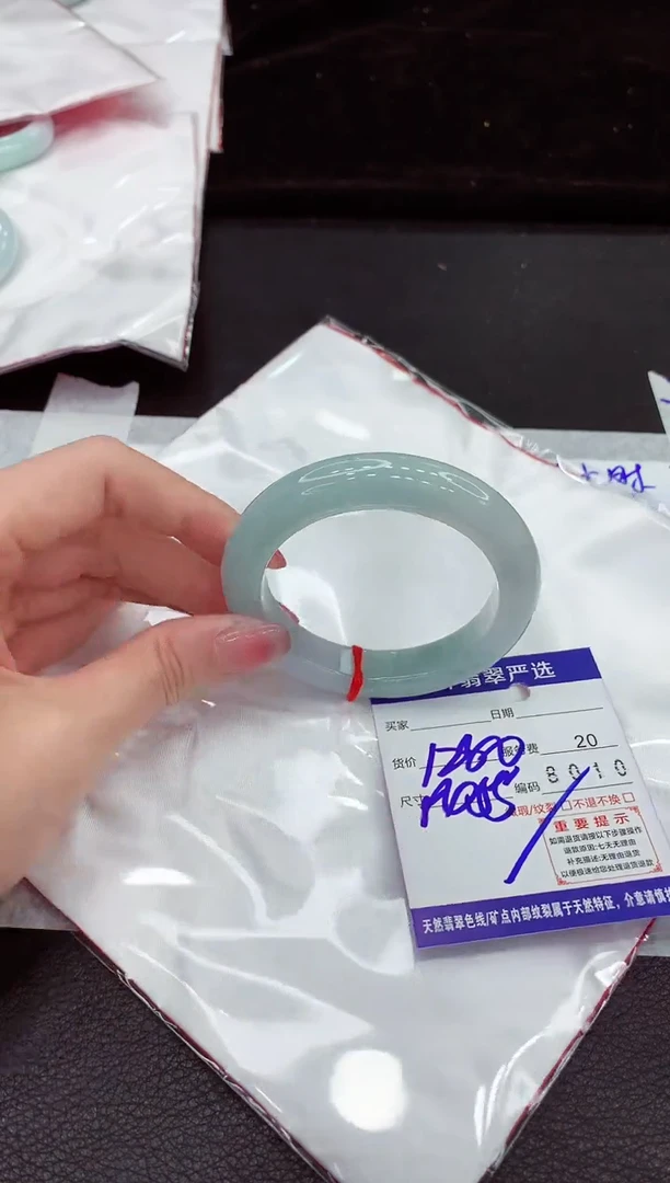 翡翠手镯未镶嵌1111111111111111