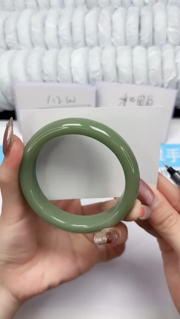 【闪购商品】石英质玉手镯未镶嵌201-59.5