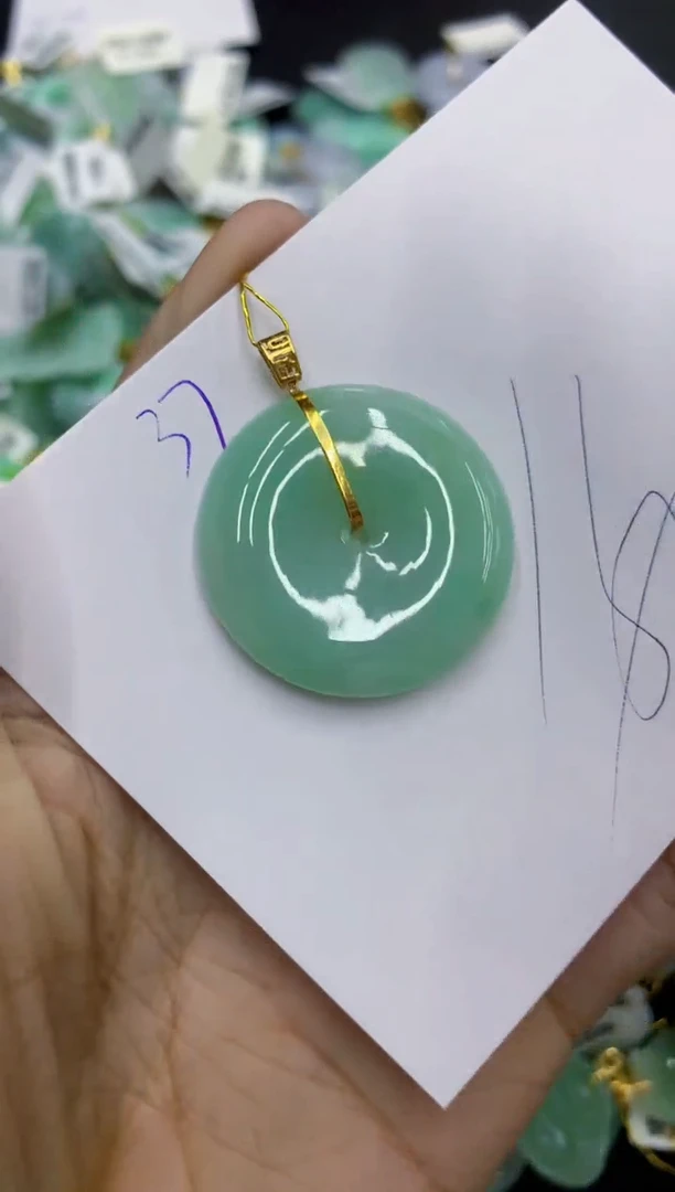 翡翠18K金镶嵌颈饰1111111111111