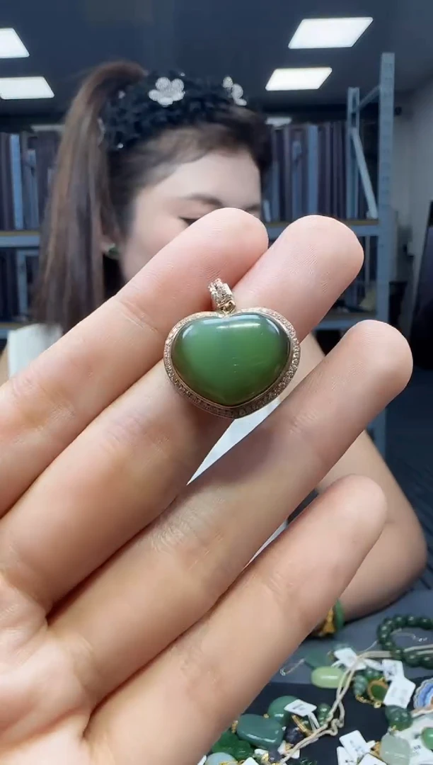 和田玉18K金镶嵌挂件1