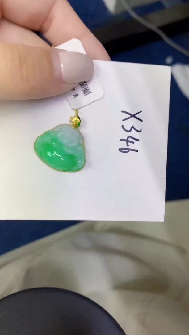 颈饰18K金镶嵌翡翠缅甸天然翡翠A货