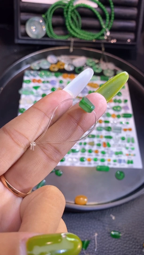 翡翠挂件未镶嵌珠子