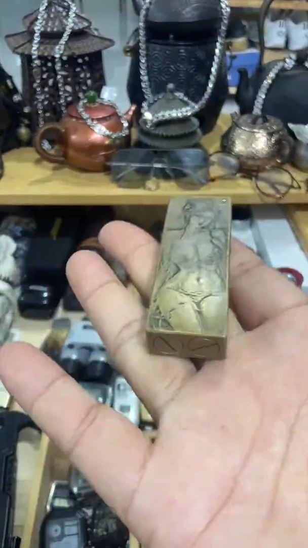 瓷片闪购商品  如图所示