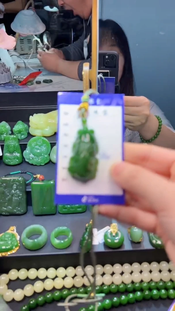 和田玉（碧玉）未镶嵌颈饰1