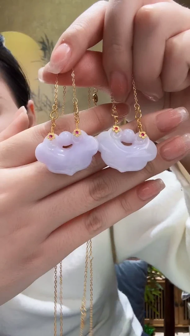 颈饰未镶嵌翡翠多样发其一个