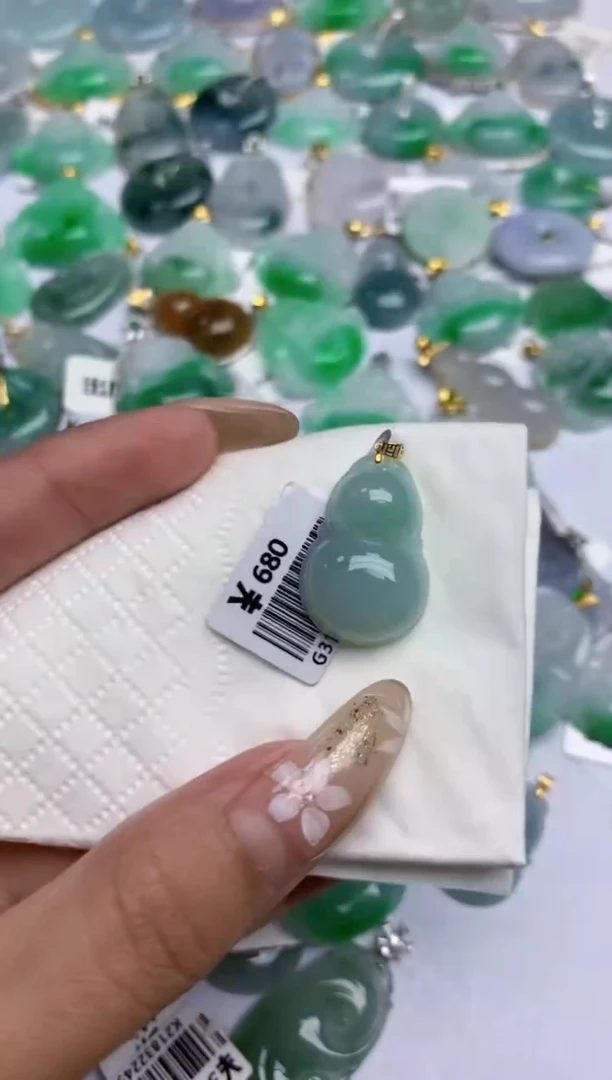 翡翠未镶嵌颈饰天然A货翡翠