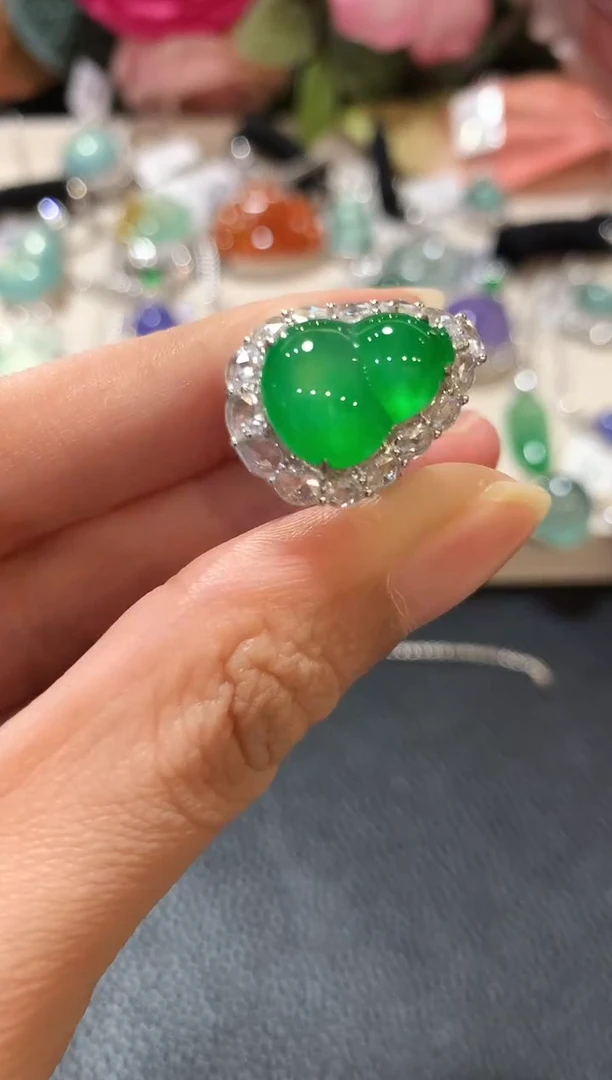 18K金镶嵌戒指翡翠北*星v3