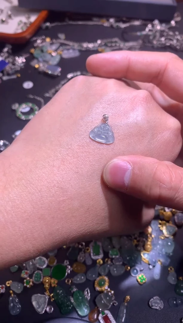 【闪购商品】翡翠吊坠(不含链)18K金镶嵌1