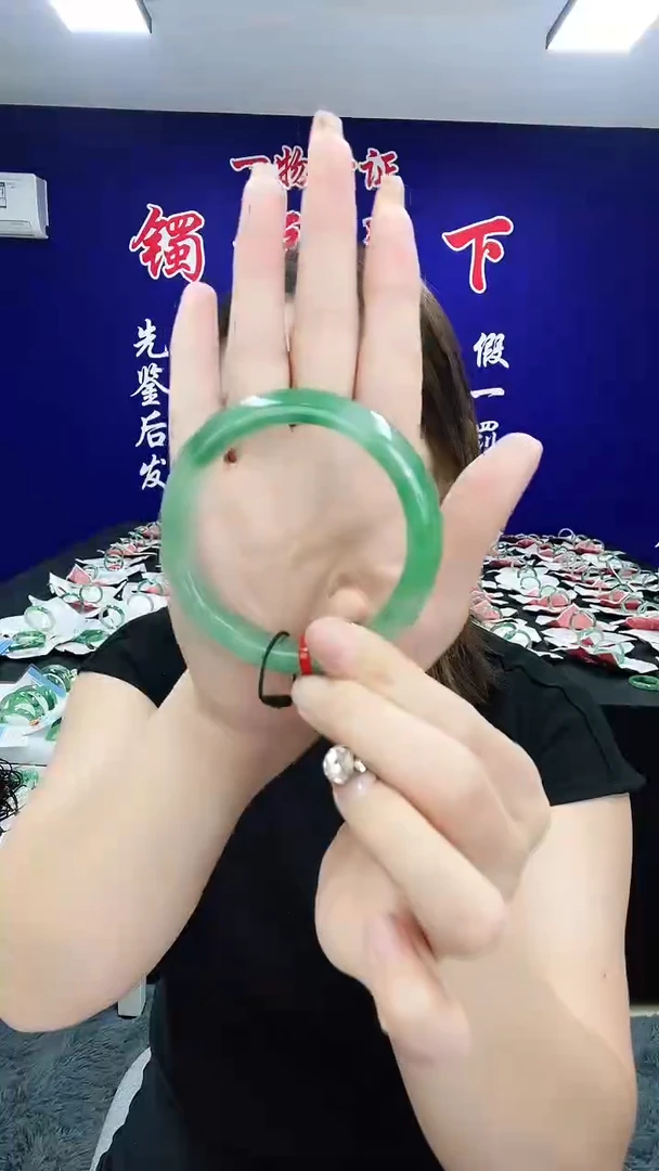 石英质玉（非洲翠）手镯未镶嵌1