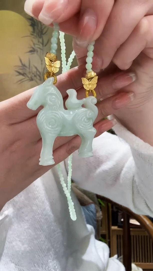 颈饰未镶嵌翡翠吊坠