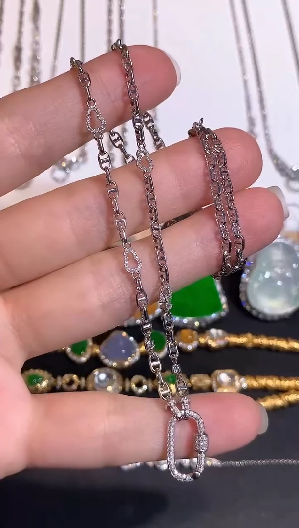 颈饰18K金镶嵌钻石项链