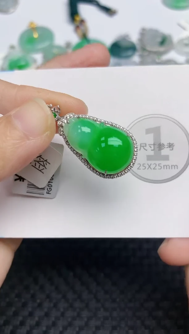 颈饰18K金镶嵌翡翠天然缅甸A货翡翠百元以上9元证书费自理