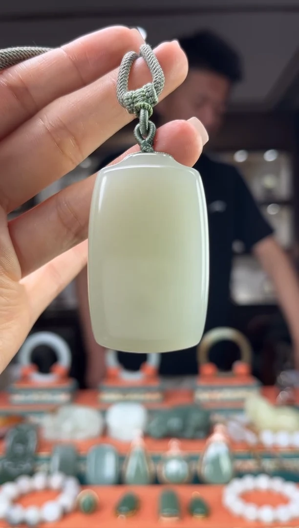 和田玉未镶嵌颈饰佩佩