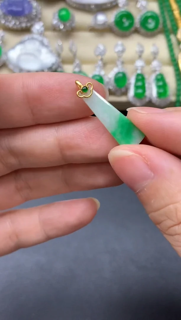 翡翠18K金镶嵌颈饰50-中国好珍宝